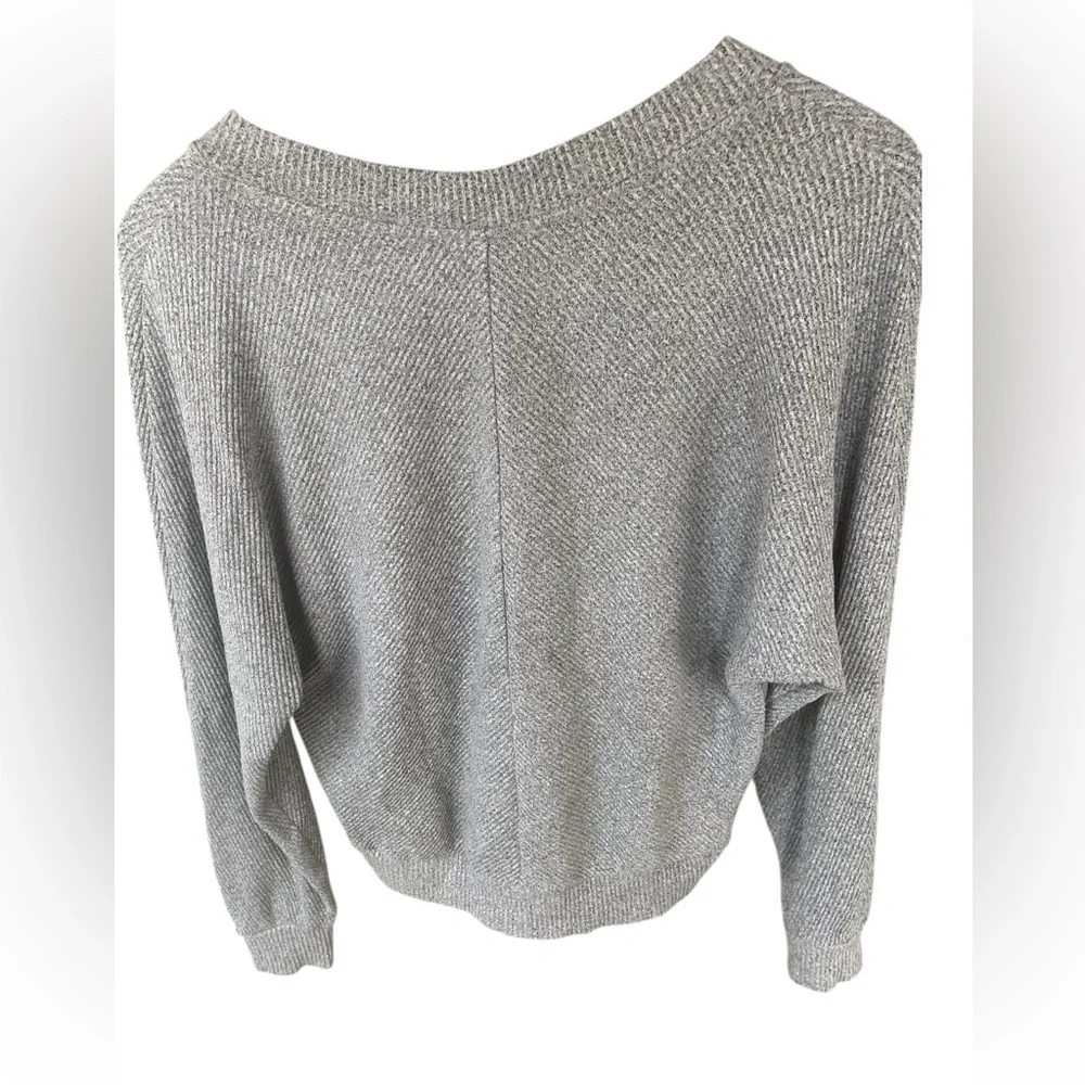 White House Black Market Gray V-Neck Knit Sweater Small Soft Textured Pullover